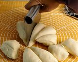 Foto langkah ke 5 dari resep Roti Kelapa Siantar.
