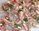 Foto del paso 1 de la receta: Chuletillas de cordero al horno, tapadas