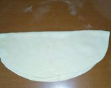 A picture of step 4 of Triangle paratha.