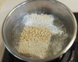 小魚干XO醬炒泡麵的食譜步驟3照片