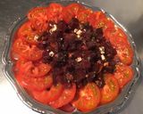 Une image de l'étape 9 de Salade de betteraves aux tomates, bleu d'Auvergne et herbes sauce balsamique.