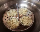 A picture of step 4 of Rice Vermicelli in Mexican Sauce.