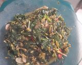 Foto langkah ke 7 dari resep Tumis Bunga Pepaya dan Daun Singkong.