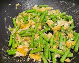 รูปขั้นตอนการทำที่ 3 ของ ถั่วฝักยาวผัดไข่