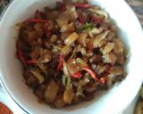 Foto langkah ke 6 dari resep Oseng kikil bombay.