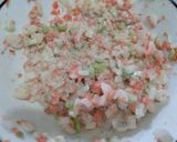 Foto del paso 1 de la receta: Arepa🫓rellena de queso🧀salchicha🌭y ensalada🍅🧅🥕