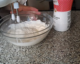 Foto del paso 15 de la receta: Cupcakes de pera relleno de bombón