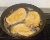 Foto del paso 6 de la receta Filetes de pechuga de pollo empanado