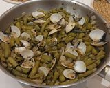 Foto del paso 5 de la receta Habas con Almejas