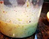 Foto del paso 2 de la receta: Endivias a dos quesos con aderezo de frutos secos y albahaca