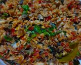 Foto langkah ke 6 dari resep Tuna Suwir Kemangi.
