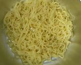 Foto langkah ke 5 dari resep Basil Noodles with Egg Katsu.