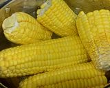 Hình bước làm 1 của món Bắp xào trứng muối