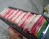 Foto langkah ke 14 dari resep Rainbow Cake Ny.Liem versi Kukus lapis buttercream Lembut Enak.
