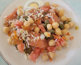 Foto del paso 3 de la receta: Ensalada de garbanzos con salmón marinado