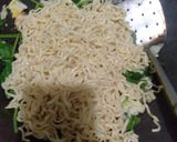 Foto langkah ke 3 dari resep Mie Goreng Cepat Saji.