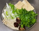 A picture of step 1 of Sukiyaki (Japanese Beef Pot).