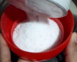 A picture of step 1 of Coloured vermicelli strawberry custard ice cream.