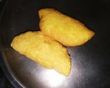 A picture of step 7 of Dahi Gojha Gujia shaped.