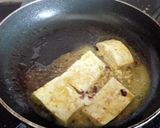 A picture of step 4 of Chur chur paneer roll.