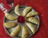 मावा गुजिया (Mawa Gujiya recipe in Hindi) रेसिपी चरण 5 फोटो