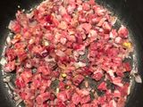 Coles de Bruselas salteadas con jamón y puré de patata