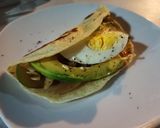 Foto del paso 4 de la receta: Tacos rellenos de zapallitos, huevo, palta y más