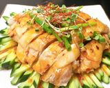 Hình bước làm 1 của món Đùi gà hấp, rưới sốt mè