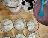 Foto del paso 2 de la receta: Vasitos de cheesecake de moras