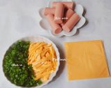 Hình bước làm 1 của món Muffins MẶN vị: phô mai-hành lá-xúc xích