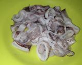 Foto langkah ke 1 dari resep Cumi Asam Manis.