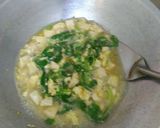 Foto langkah ke 4 dari resep Tumis bayam telur tahu.