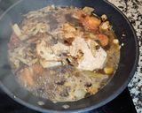 Foto del paso 9 de la receta: Emperador con cebolla caramelizada, champiñones rodajas de tomate con un toque de vino blanco
