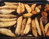 Foto del paso 3 de la receta: Carne al horno con papas y batatas con salsa schug