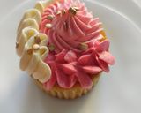 Foto del paso 5 de la receta: Cupcakes de Champaña con relleno de fresa y Buttercream de Coco