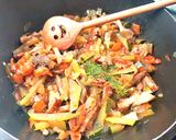 Sült császárszalonnás zöldséges ragus tészta 🥓🧀🥒 recept fázis 2 fotója