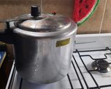 Foto del paso 2 de la receta: Matambre a la pizza (en olla a presión y al horno)
