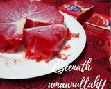 A picture of step 3 of Strawberry Jelly Cake with Condensed Milk.