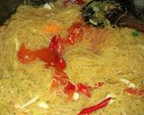 Foto langkah ke 4 dari resep Bihun goreng+telur orak arik.
