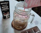 Foto langkah ke 3 dari resep 🖤💗 Blackpink Latte 💗🖤.