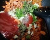 A picture of step 2 of Tikka macroni.