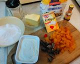 Túrós aszalt barackos kuglóf recept fázis 1 fotója