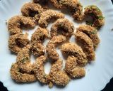स्पायसी फ्राईड प्रॉन्स (fried prawns recipe in marathi) रेसिपी स्टेप 4 फोटो 