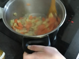 Crema vegana de zapallo, cebolla y zanahoria al curry