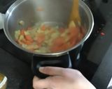 Foto del paso 4 de la receta: Crema vegana de zapallo, cebolla y zanahoria al curry