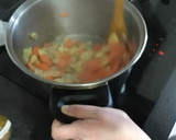 Foto del paso 4 de la receta: Crema vegana de zapallo, cebolla y zanahoria al curry
