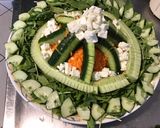 Une image de l'étape 7 de Salade de concombre et carottes râpées à la roquette et feta.