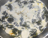 Foto del paso 2 de la receta: Espinacas frescas con nata y queso