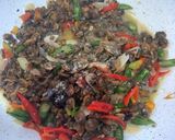 Foto langkah ke 4 dari resep Tumis kerang saus tiram.