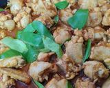 รูปขั้นตอนการทำที่ 2 ของ ผัดเผ็ดปีกไก่